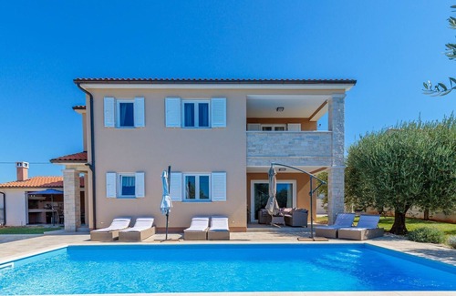 Selina Cottage | Modern newly built Villa in a beautiful location with private pool and garden