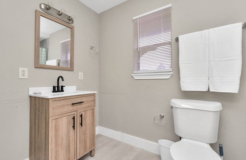 Baytown Apartment | Modern & Newly renovated 1BR in Heart of Baytown!