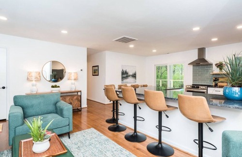 Chapel Hill House | Modern Oasis close to UNC Stadium