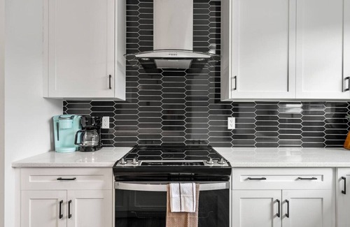 Southeast Calgary House | Modern Oasis | Dogs Ok | Spacious | Close to Seton