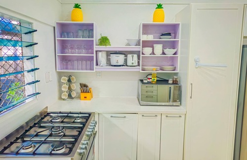 Apia House | Modern Oasis, Lelata | 4BR, Free-Wifi, Gym, Netlix, Aircon