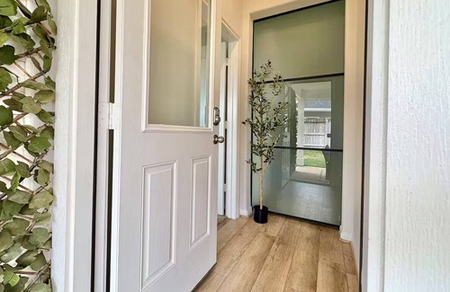 Magnolia House | Modern Oasis Private BD+BATH+13 min from Ren Fair
