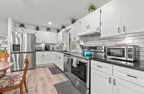 Royal Palm Beach House | Modern Oasis: Tranquil Living in Royal Palm Beach