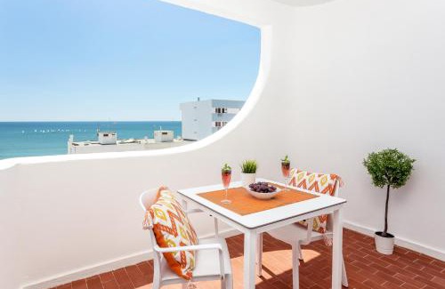 Cavacos House | Modern ocean view apt 2 min walk to beach