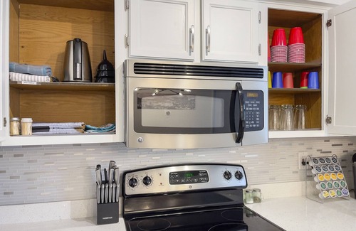 Mesa Grande House | Modern on May-2 miles to ASU-Tempe/Mesa border Walk to Sloan Park! Pet Friendly