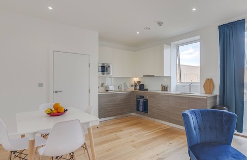 London Borough of Hounslow Apartment | MODERN ONE-BEDROOM APARTMENT IN HEART OF HEATHROW