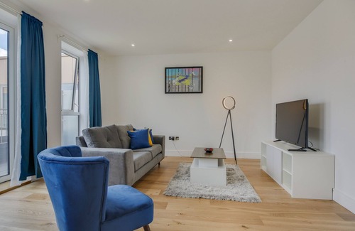 London Borough of Hounslow Apartment | MODERN ONE-BEDROOM APARTMENT IN HEART OF HEATHROW