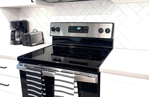 Florida Central Atlantic Coast Apartment | Modern Orlando Retreag Near MCO in Gated Community + Resort Amenities & Parking