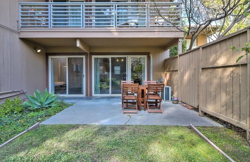 Professorville Apartment | Modern Palo Alto 1BR w/A/C, nr Stanford & Dining, by Blueground