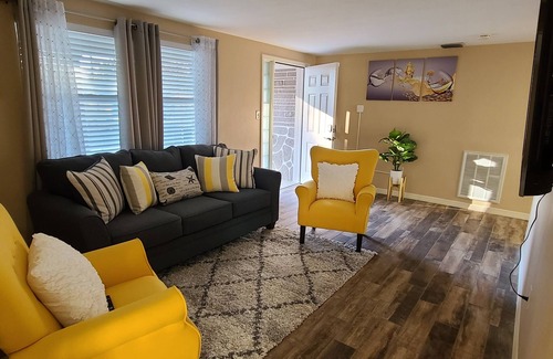 Buena Vista House | Modern Peaceful Getaway 9 Min to Beach Fast Wi-Fi