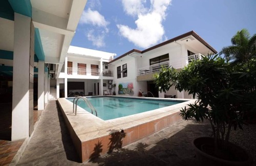 Antipolo Hotel | Modern Peak Suites