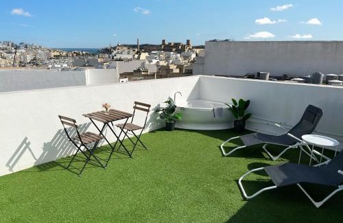 Msida Apartment | Modern Penthouse with Sea & Valletta view