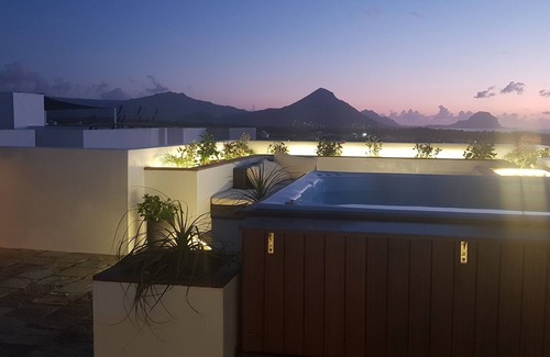 Flic-en-Flac Apartment | Modern Penthouse overlooking the west lagoon