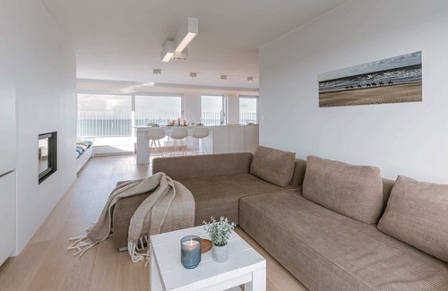Middelkerke Apartment | Modern penthouse with magnificent sea views