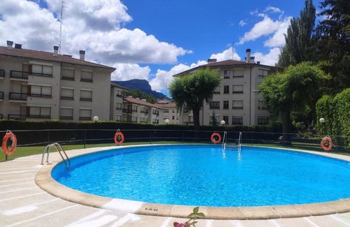 Jaca Apartment | Modern Penthouse with Pool, Parking, and Ski Storage in Jaca