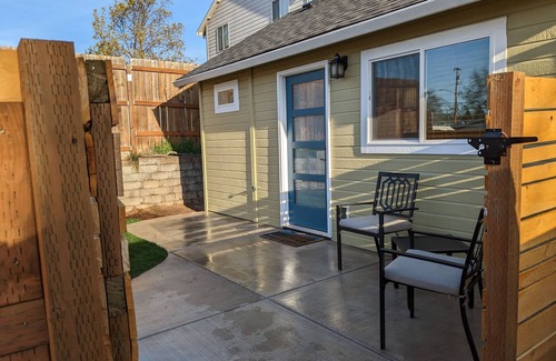 Medford Cottage | Modern, pet-friendly, private - with free EV charger level 2