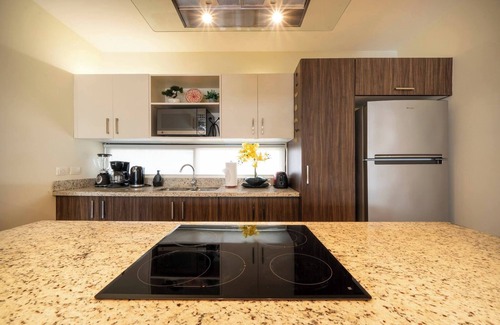 Centro Apartment | Modern PH with 2 Br, Tub & Pool at Arenis Condos