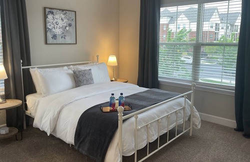 Westerville Apartment | Modern Polaris 2BR | Walkable To Restaurants | Washer/Dryer | Gym | Fast WiFi!