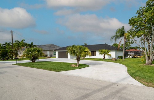 Caloosahatchee House | Modern Pool Home Sleeps 16 Fully Renovated