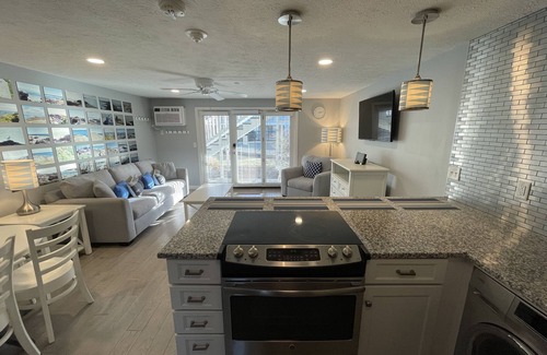 Ogunquit Condo | Modern, poolside Ogunquit 1br/1ba, just a 10 minute stroll into town.