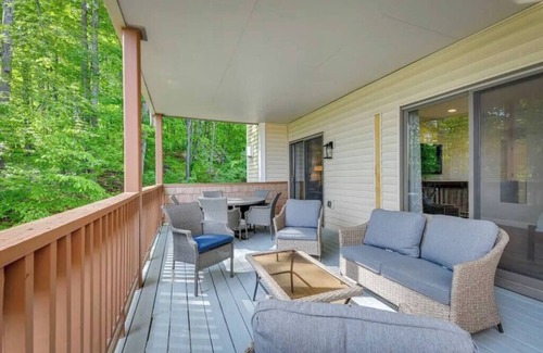 Stowe Area Condo | Modern pristine space in perfect Stowe location