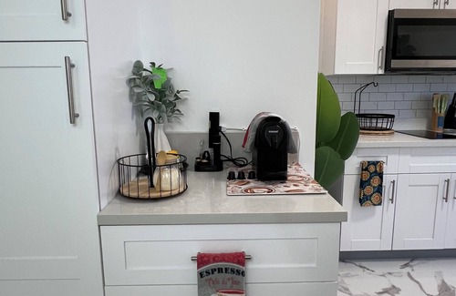 Parkdale House | Modern & Private Apartment with Kitchen in Lehigh Acres – Independent Entry