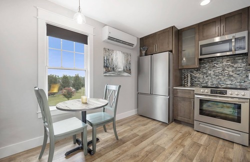 Concord Apartment | Modern Private Getaway with Lake Views