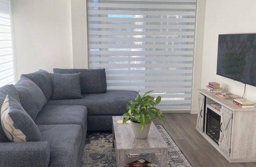 Vaughan Condo | 🛏️ Modern Private Room with Ensuite – 2 Min Walk to Vaughan Mills