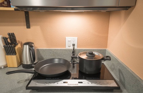 East Pasadena House | Modern Private Unit - Mins away from Everything in Pasadena!