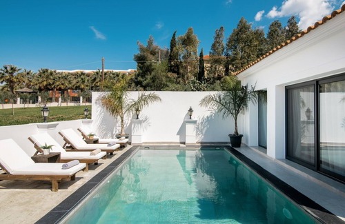 Kalamaki Villa | Modern Private Villa, 5 minutes from the beach!