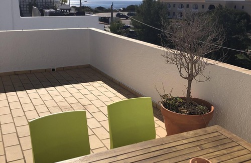Vale de Centianes Apartment | Modern, quietly located vacation apartment with sea view + close to the beach, fully air-conditioned