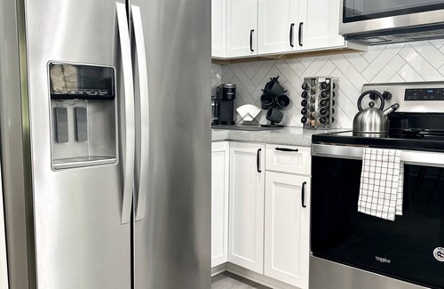 North Raleigh House | Modern Raleigh Home 3BDR with 4 Beds + Office & Backyard Oasis. Great Location!