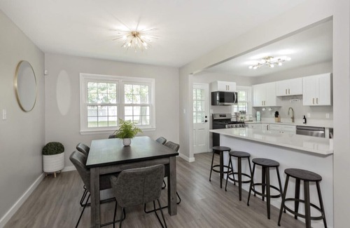 Euclid House | Modern Ranch 15 min to Downtown & Hospitals