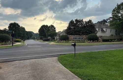 Marietta House | Modern Ranch in West Cobb in Upscale Neighborhood