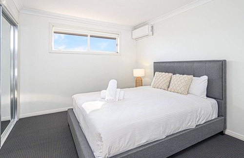 Colebee House | Modern Relex 5BR House Spacious & Close to Park Colebee