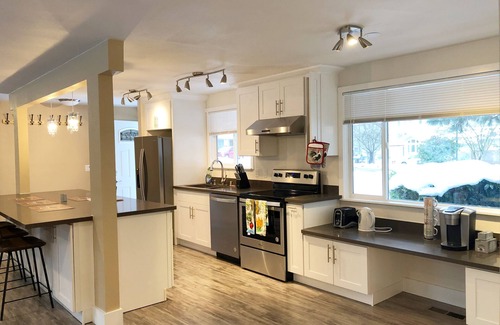 Bothell House | Modern & Remodeled 3bd/2ba duplex unit in Bothell - walk to UW Bothell, Downtown