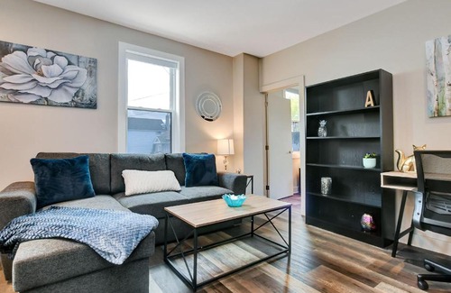 Vanier North Apartment | Modern / Renovated 1BR near Downtown Ottawa!