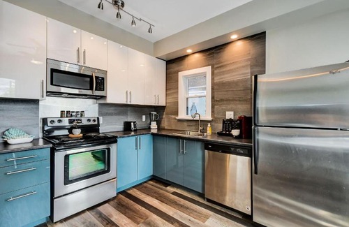 Vanier North Apartment | Modern / Renovated 1BR near Downtown Ottawa!