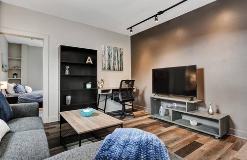 Vanier North Apartment | Modern / Renovated 1BR near Downtown Ottawa!