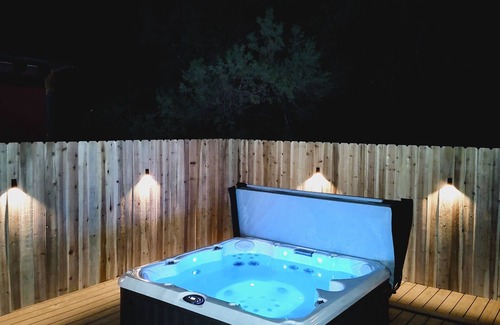 Sugarloaf House | Modern Renovated Family Cabin With Hot Tub I Game Room I Big Kitchen I Bunk Room