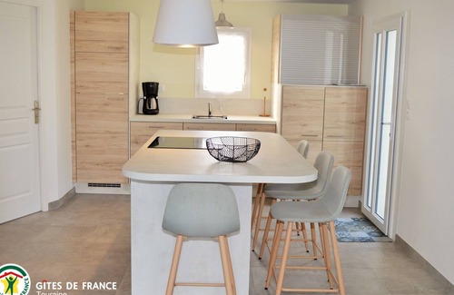 Amboise Cottage | Modern rental in Amboise with pool, garden, and wifi