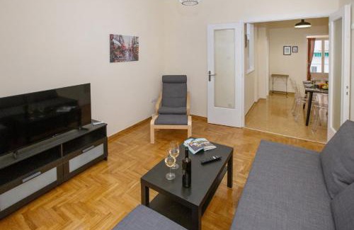 Pangrati Apartment | Modern Rental with Cozy Charm by GHH