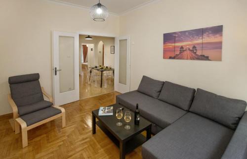 Pangrati Apartment | Modern Rental with Cozy Charm by GHH
