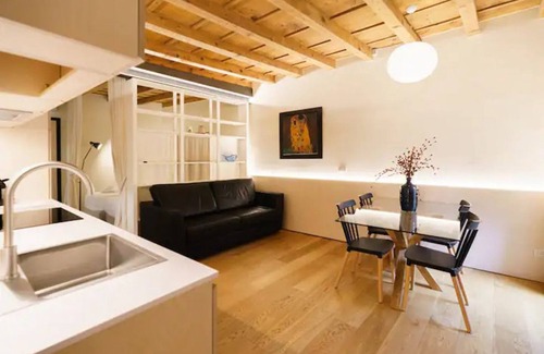 Citta Antica Apartment | Modern residence with balconies overlooking Piazza Erbe