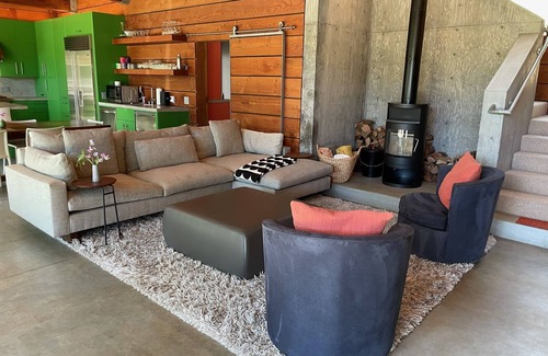Healdsburg House | Modern Retreat 15 minutes from Healdsburg Square