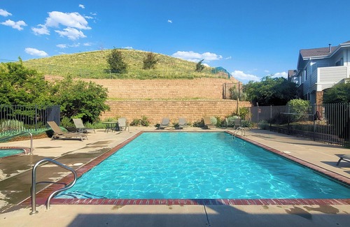 Allendale Area House | Modern Retreat – 20 Minutes to Denver & Red Rocks, Close to Mountains!