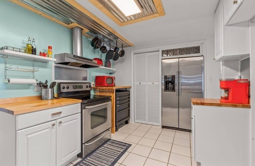 High Point House | Modern Retreat, Hot Tub, Bar, Patio, Family