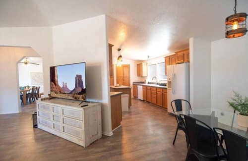 Crystal House | Modern Retreat near Death Valley w/scenic mountain views & stargazing