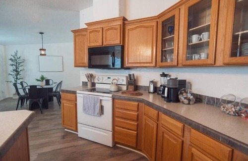Crystal House | Modern Retreat near Death Valley w/scenic mountain views & stargazing