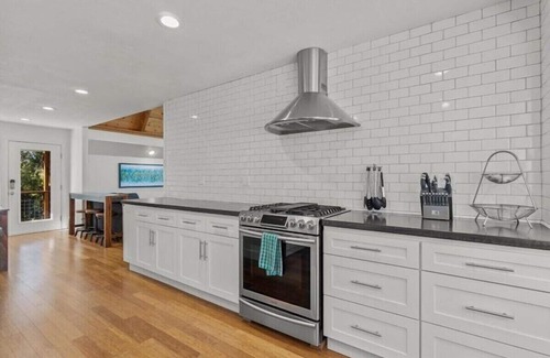 Cloverdale House | Modern Riverfront Home, sleep 8, Spa, WiFi, BBQ